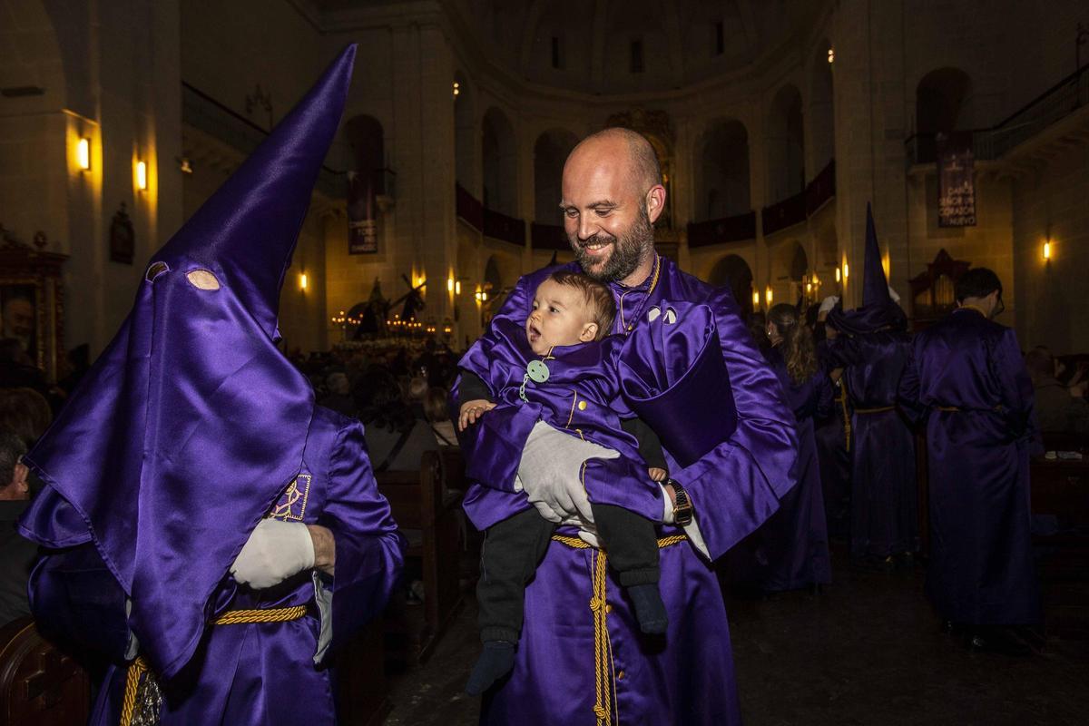 Pasión en la procesión de Nuestro Padre Jesús en la Concatedral de San Nicolás de Alicante