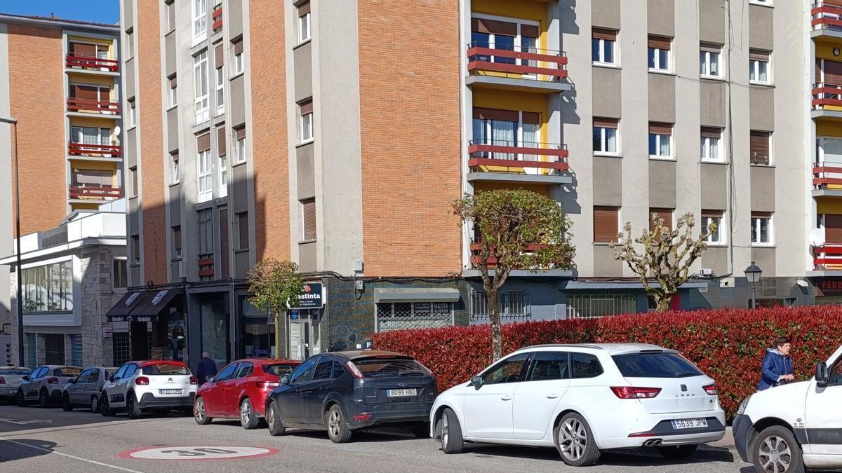 Adiós a la baliza v-16: la Guardia Civil extrema la vigilancia en los coches que aparcan sin la v-15 esta Semana Santa en ciudad