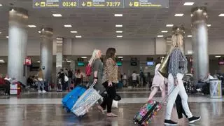 Robo en aeropuerto: detenidos tras llevarse 21 perfumes antes de coger un vuelo en Canarias