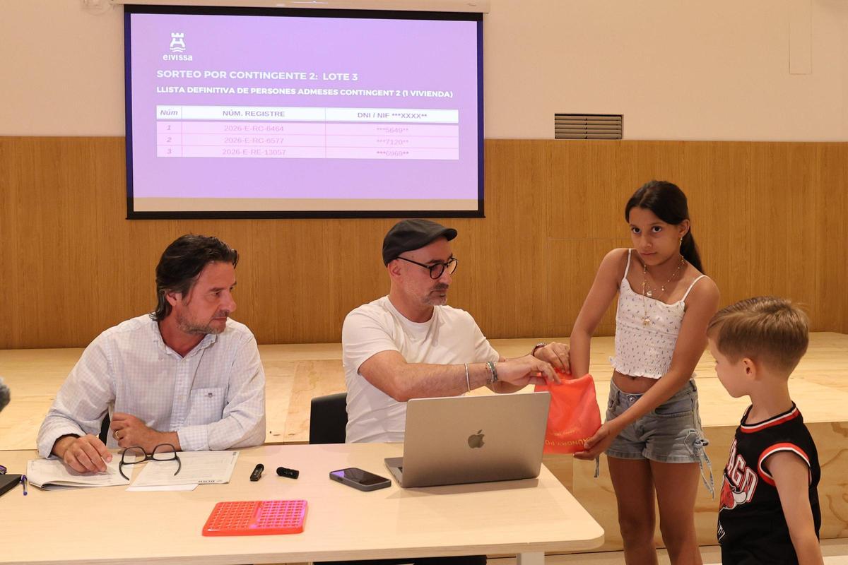 Ibiza adjudica a través de un sorteo publico siete viviendas de alquiler asequible