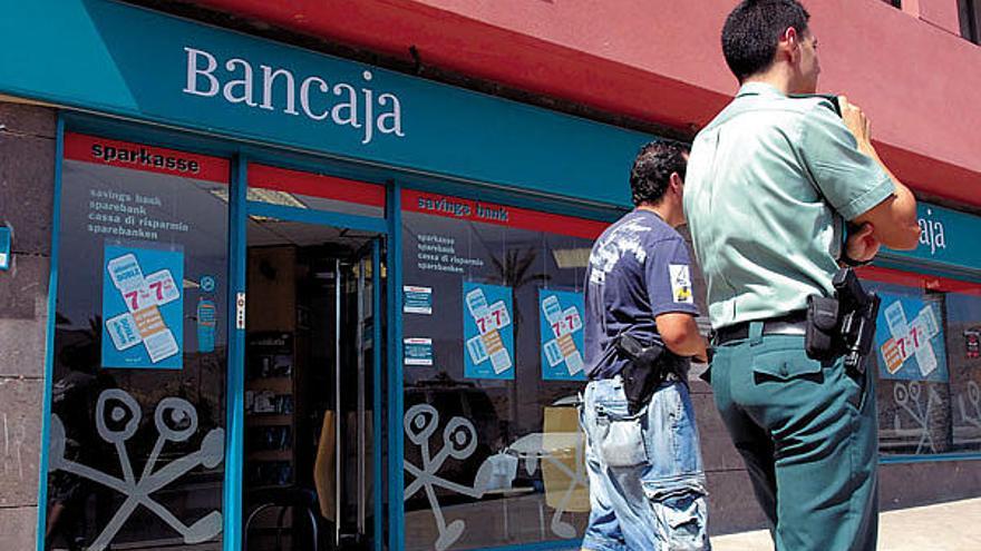 Un hombre armado se apodera de 1.800 euros en el atraco a una sucursal bancaria de Fuerteventura