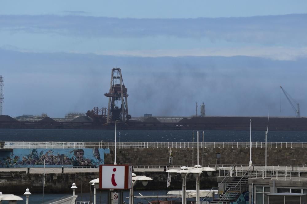 El temporal de viento causa estragos en Gijón