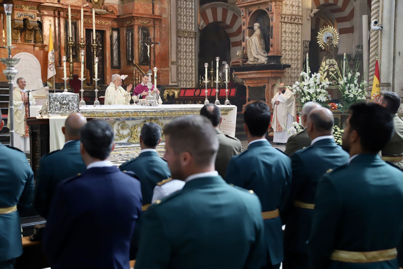 La Guardia Civil celebra con los cordobeses el Día del Pilar