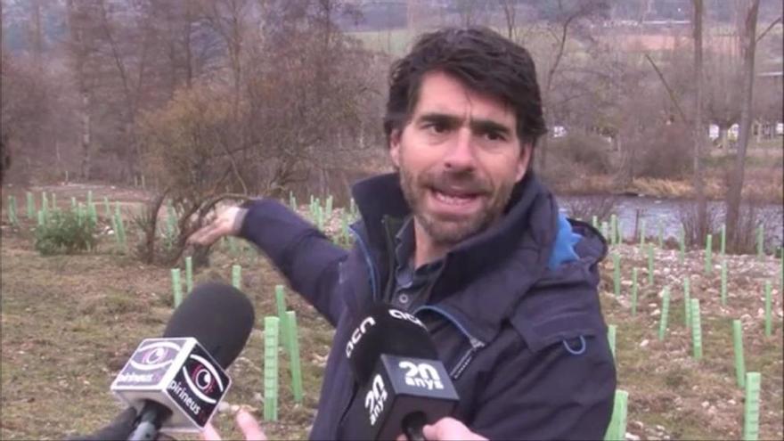 Josep Fabra explica com s'ha recuperat el bosc de ribera a les Basses de Gallissà