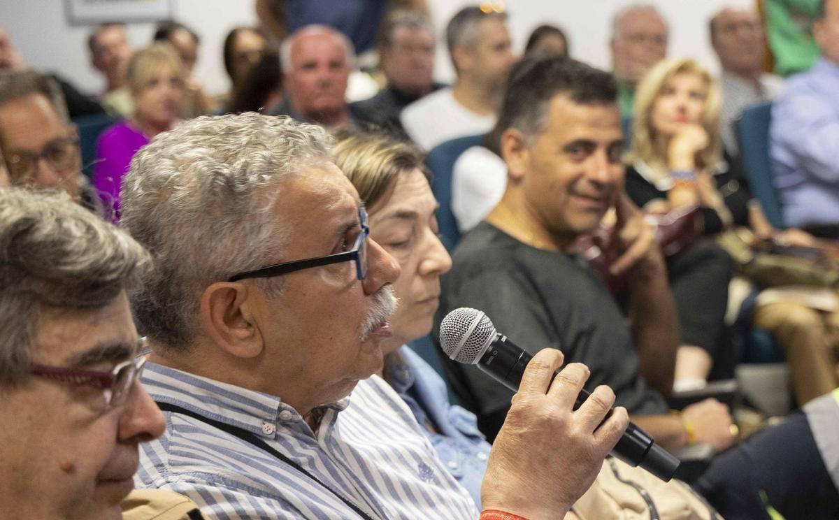 Una tensa asamblea de Hogueras