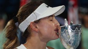 jmexposito52074782 andorra s victoria jimenez kasintseva kisses the australian 200201123631