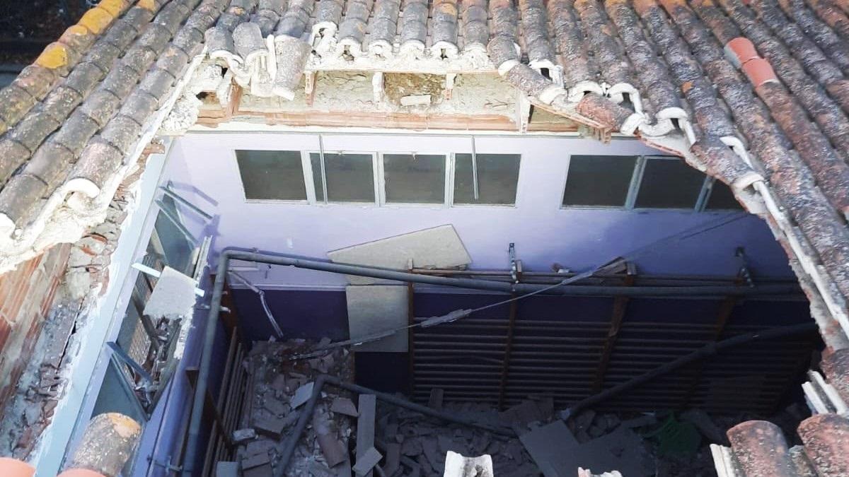 S’esfondra una part del sostre del gimnàs de l’Escola Salvador Dalí de Figueres