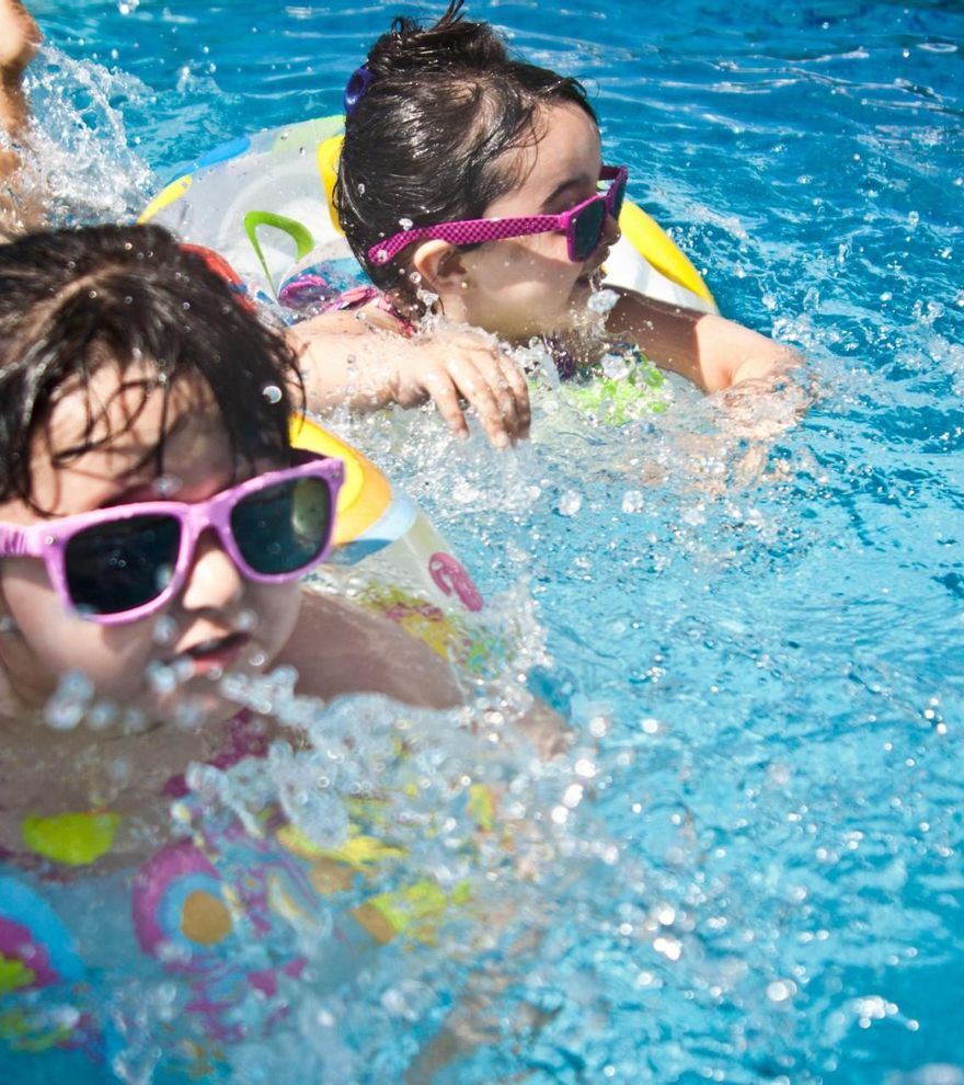 ¿Qué hacer si un niño se está ahogando en la piscina? ¿Y si ya está boca abajo flotando?