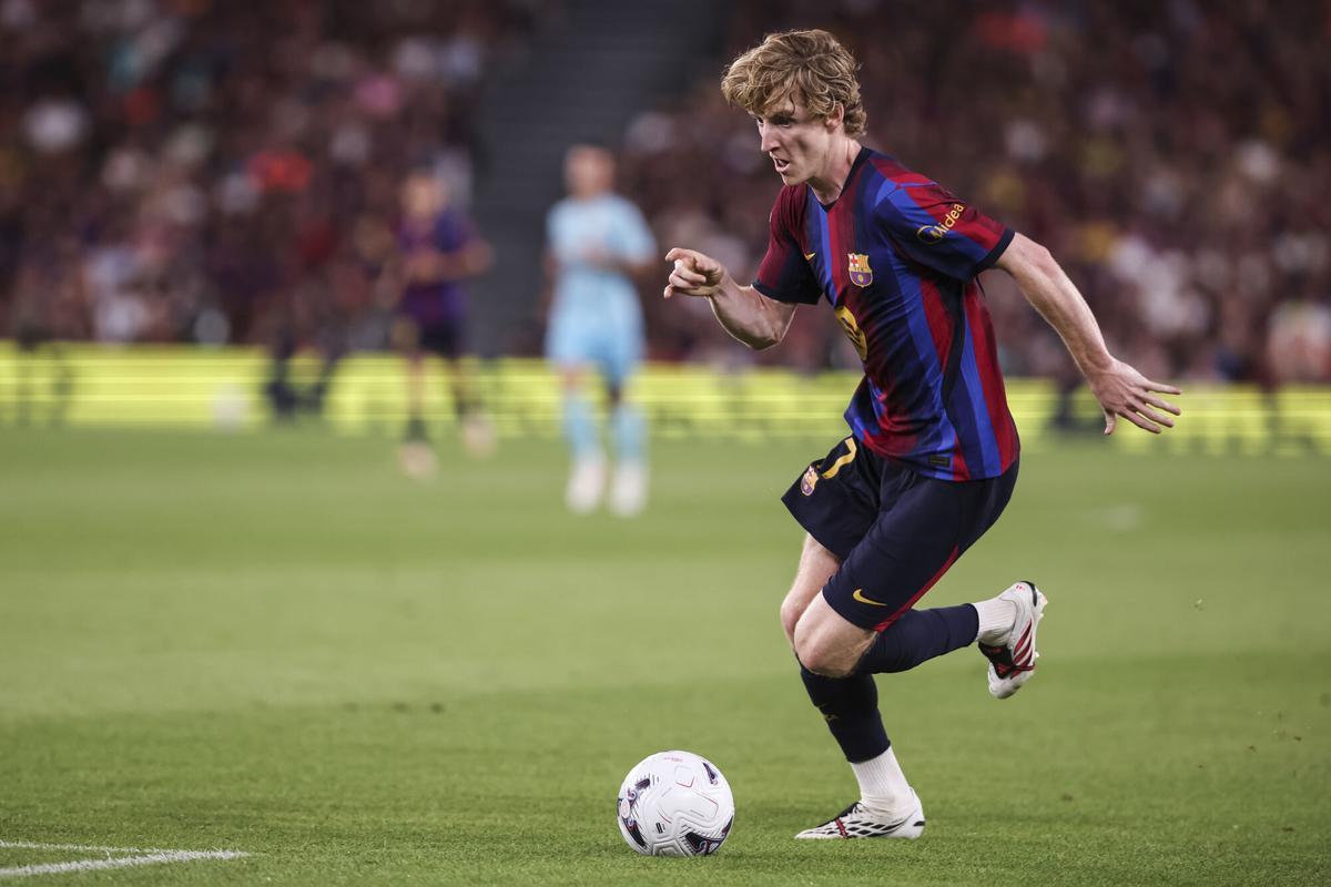 Anthony Gordon ante el Athletic Club
