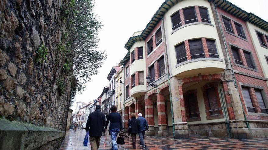 La calle Rivero, a la altura del acceso al parque de Ferrera.