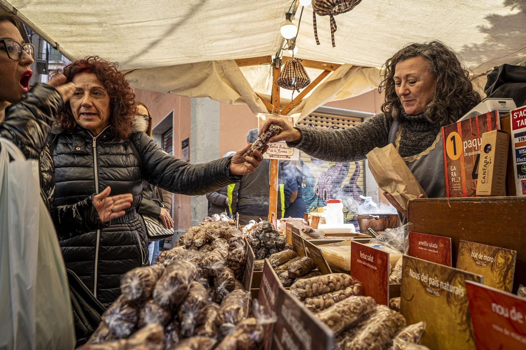 EN FOTOS | La Fira de l'Aixada 2024 omple el centre històric