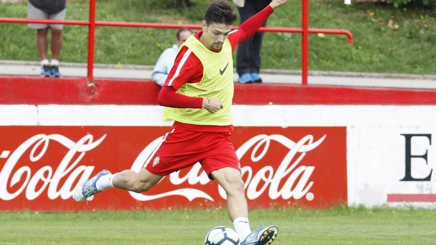 Barba se retira del entrenamiento y Santos ya toca balón