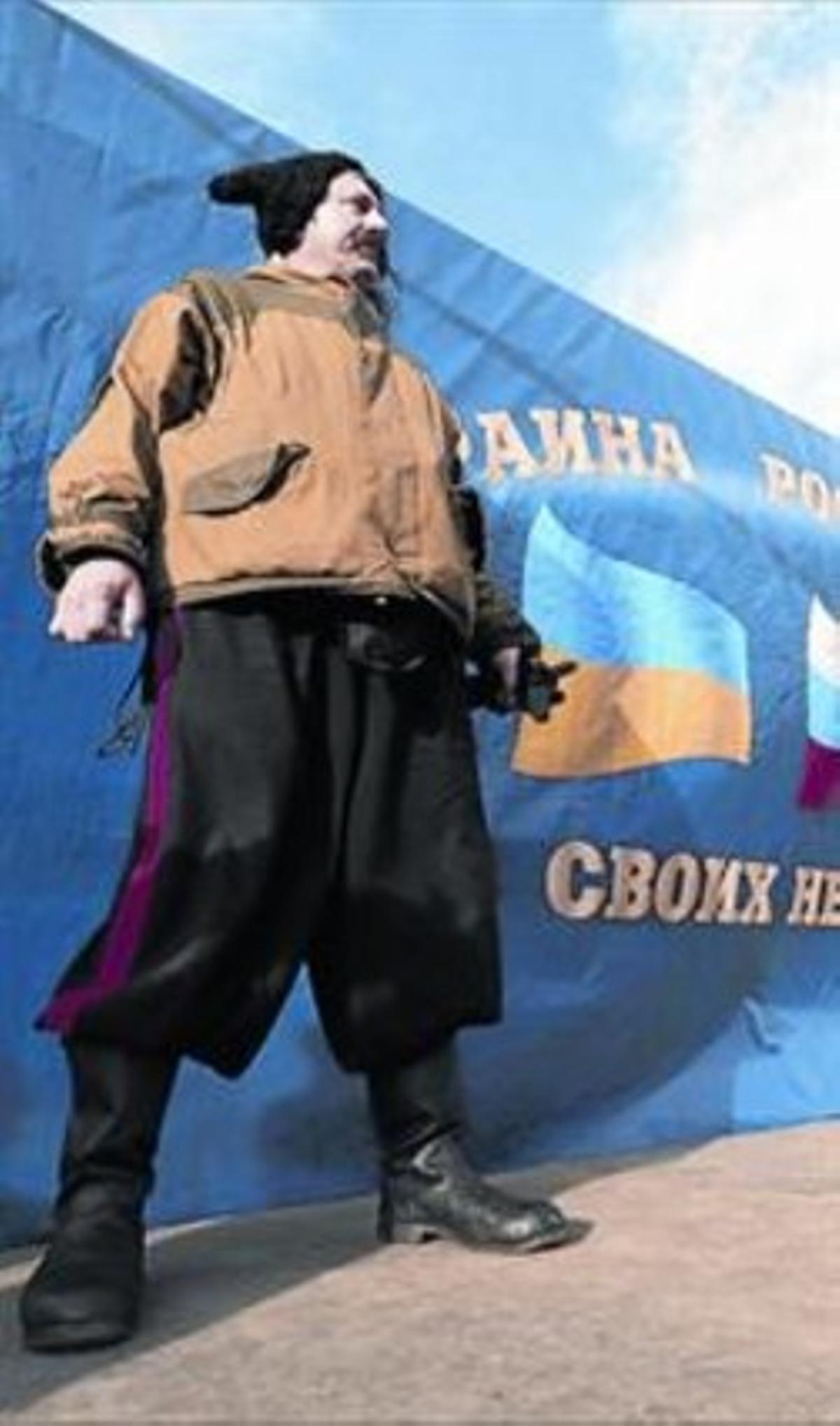 MobilitzatUn cosac, en un acte per Crimea a Sant Petersburg. MobilitzatUn cosac, en un acte per Crimea a Sant Petersburg.