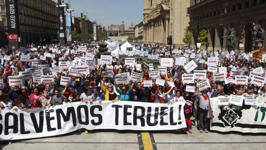 Teruel Existe clama contra el aislamiento en una movilización multitudinaria