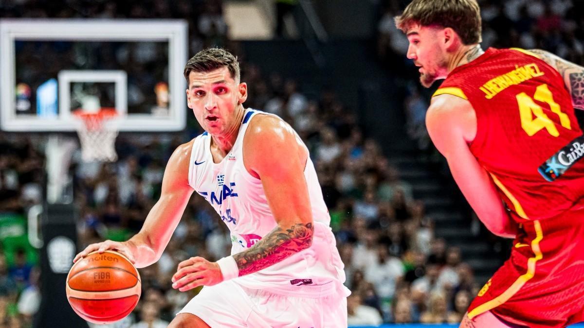 Grecia bate a una competitiva España que se complica el billete mundialista