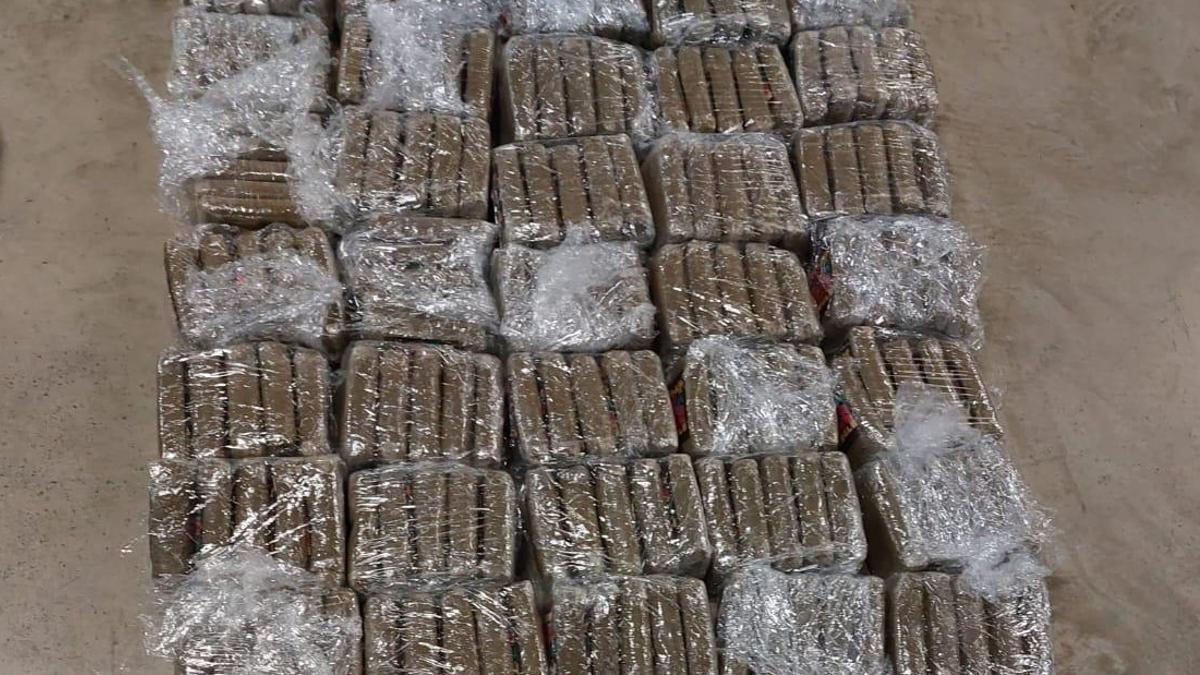 El hachís decomisado en la detención.