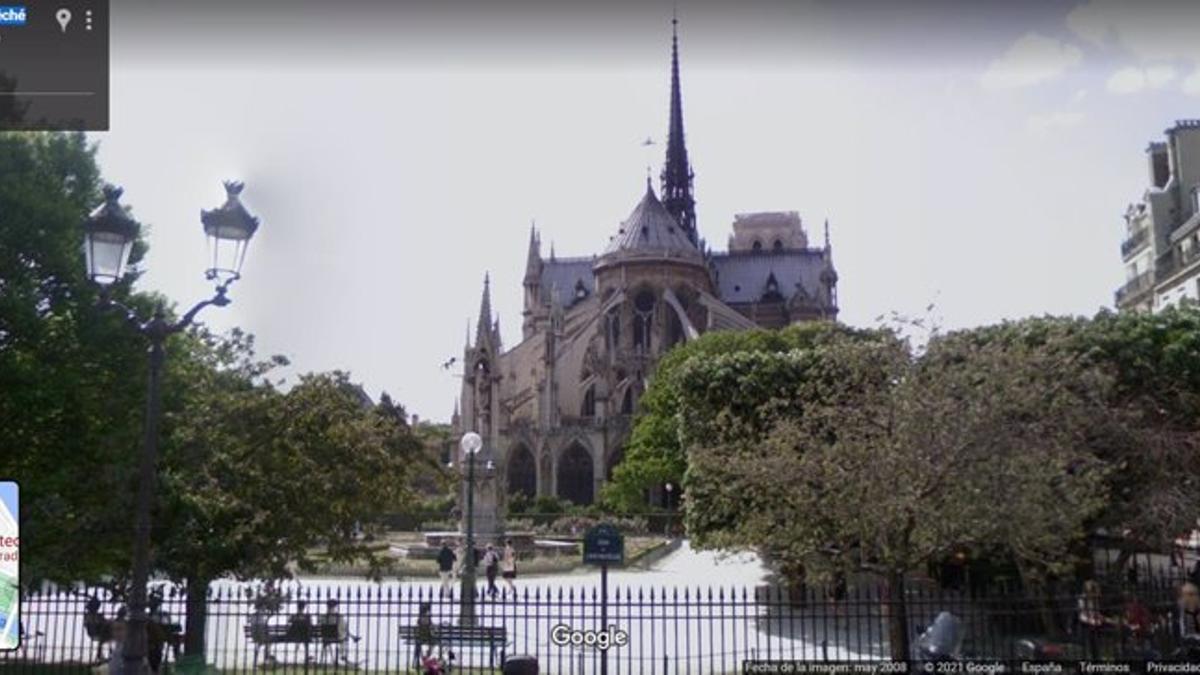 Notre Dame, en Google Street View antes del incendio que dañó gravemente la catedral.