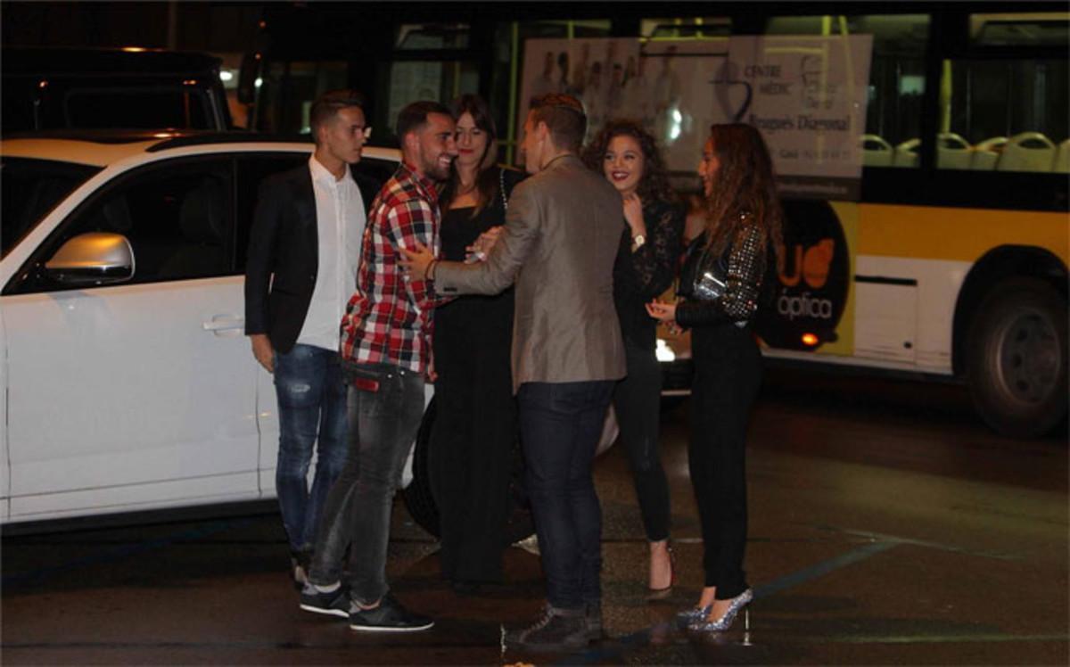 Los jugadores del Barcelona celebraron la Bota de Oro de Luis Suárez