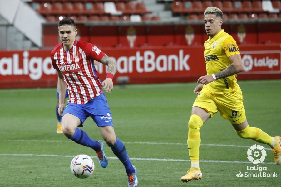 Partido de la Liga Smartbank entre el Sporting y el Málaga CF