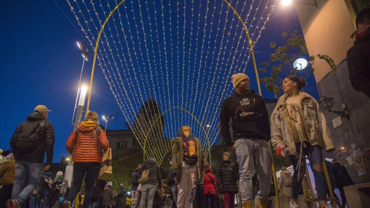 El túnel de tires de led a Sant Domènec  | OSCAR BAYONA