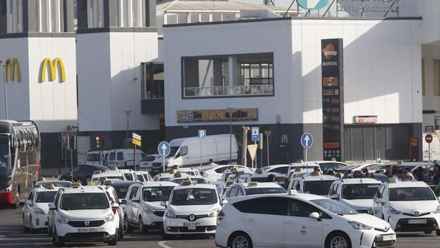 Los taxistas de Madrid y Barcelona acuerdan desconvocar su huelga