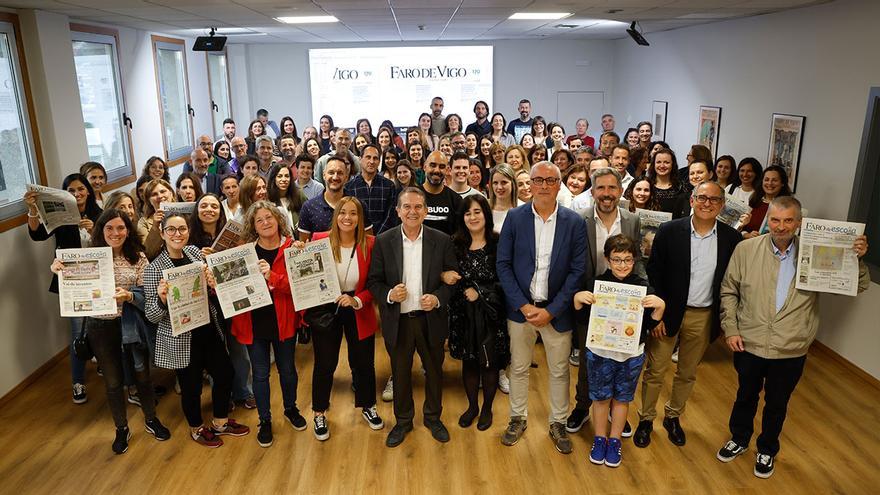 Los ejemplares de la octava edición del FARO DA ESCOLA se materializan en papel