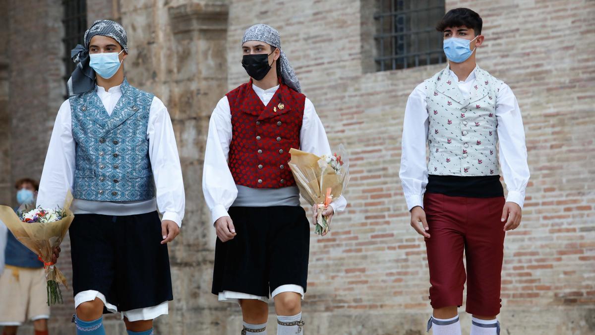 Búscate en el segundo día de Ofrenda por la calle del Mar (entre las 18.00 y las 19.00 horas).