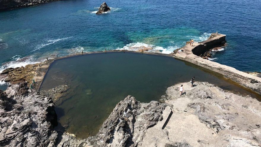 Thirty bathers brave the waves in a famous pool on the Island