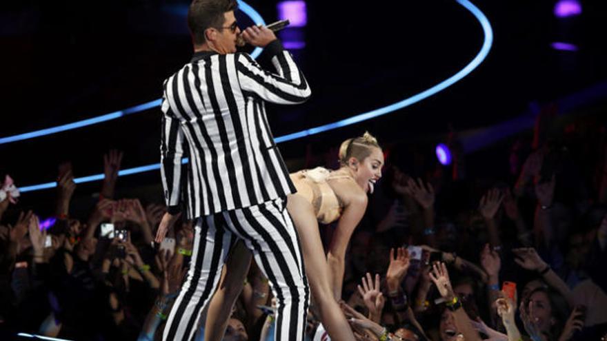 Miley Cyrus durante su actuación en la gala MTV