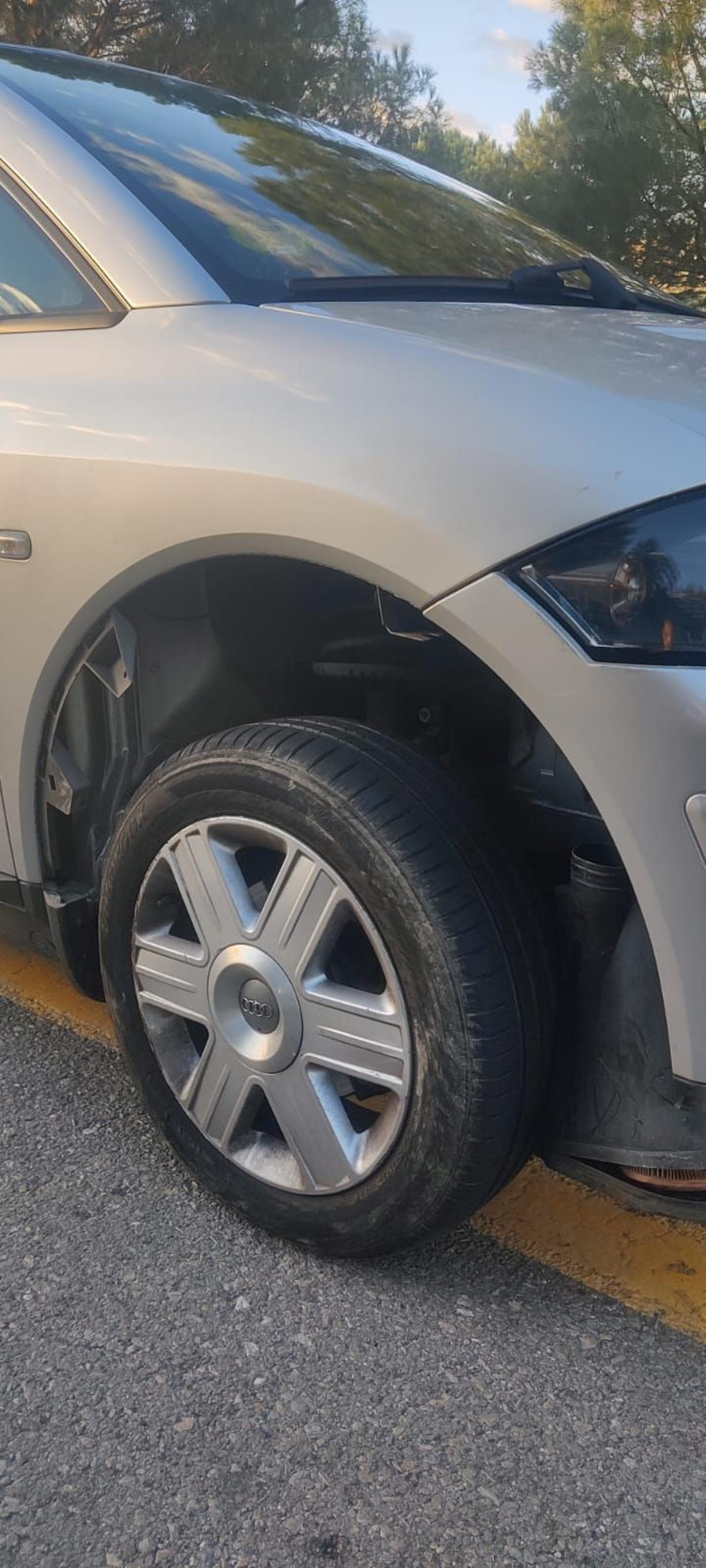 Les imatges del cotxe que va xocar contra una barricada dels pagesos a l'AP-7 a Pontós