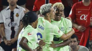 Gavi i Kounde van a celebrar amb Lamine Yamal el 0-3 contra el Mallorca. | CATI CLADERA / EFE