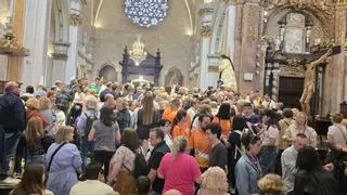 Desalojan a cientos de personas de la Catedral por aglomeración