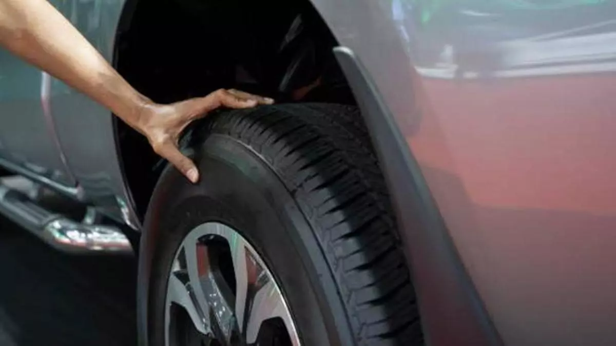 Revisa los neumáticos y ahorra un 5% de combustible: el sencillo truco para asegurarse no gastar de más en un viaje largo