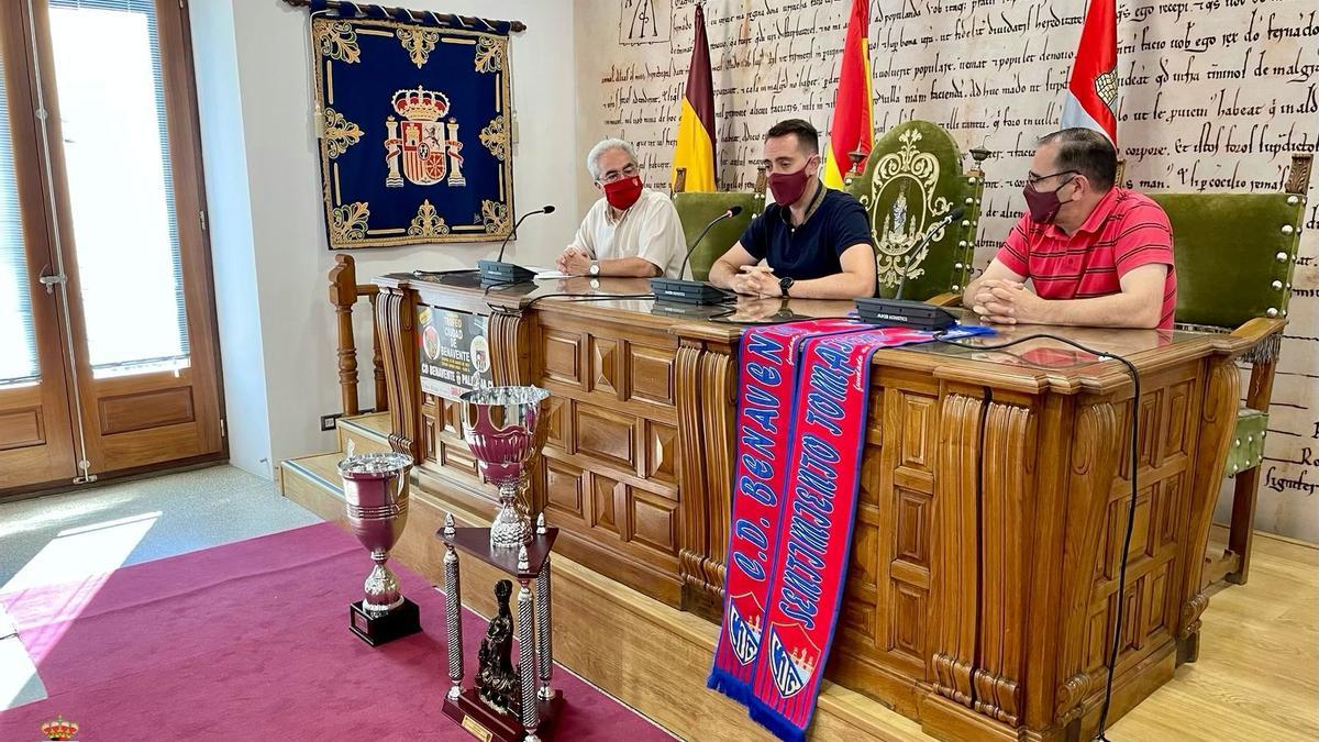 Imagen de la presentación del trofeo &quot;Ciudad de Benavente&quot;