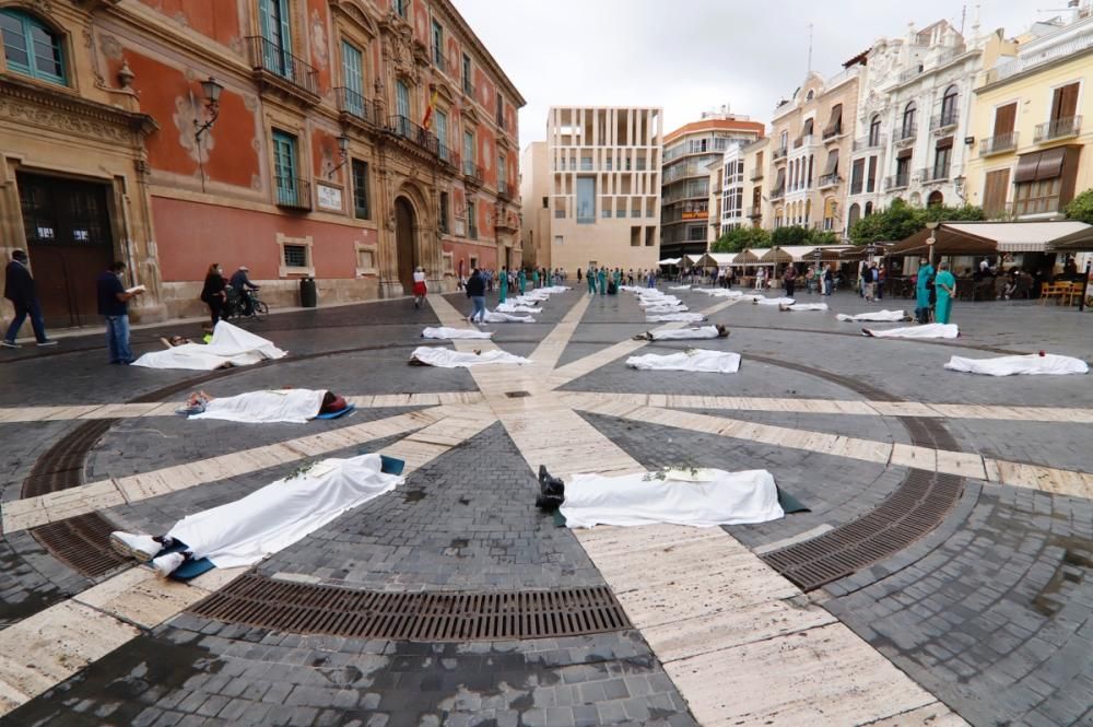 Las 'victimas' de la crisis climática, exhibidas en Murcia