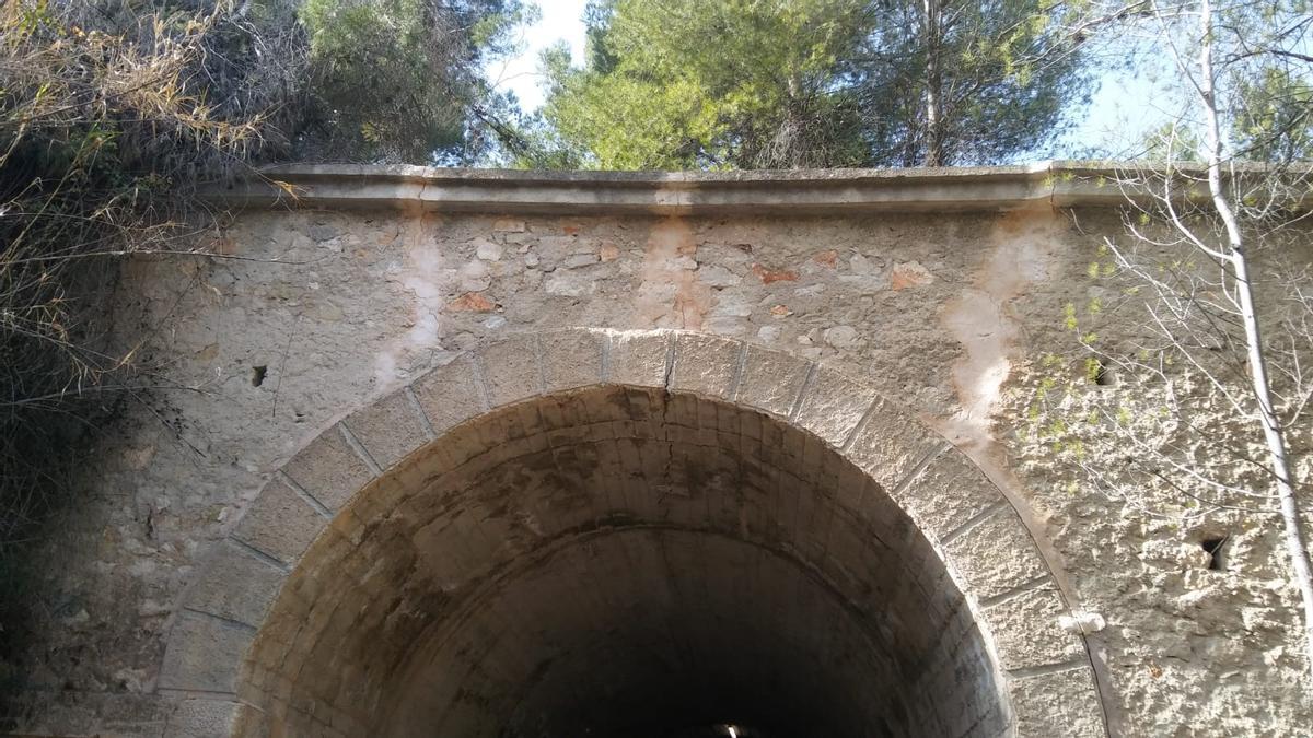 Túnel donde se están ejecutando las obras en la vía verde de Alcoy.