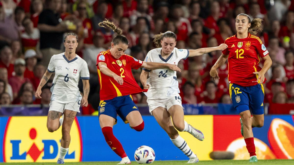 Ona Batlle, luchando con Smilla Vallotto