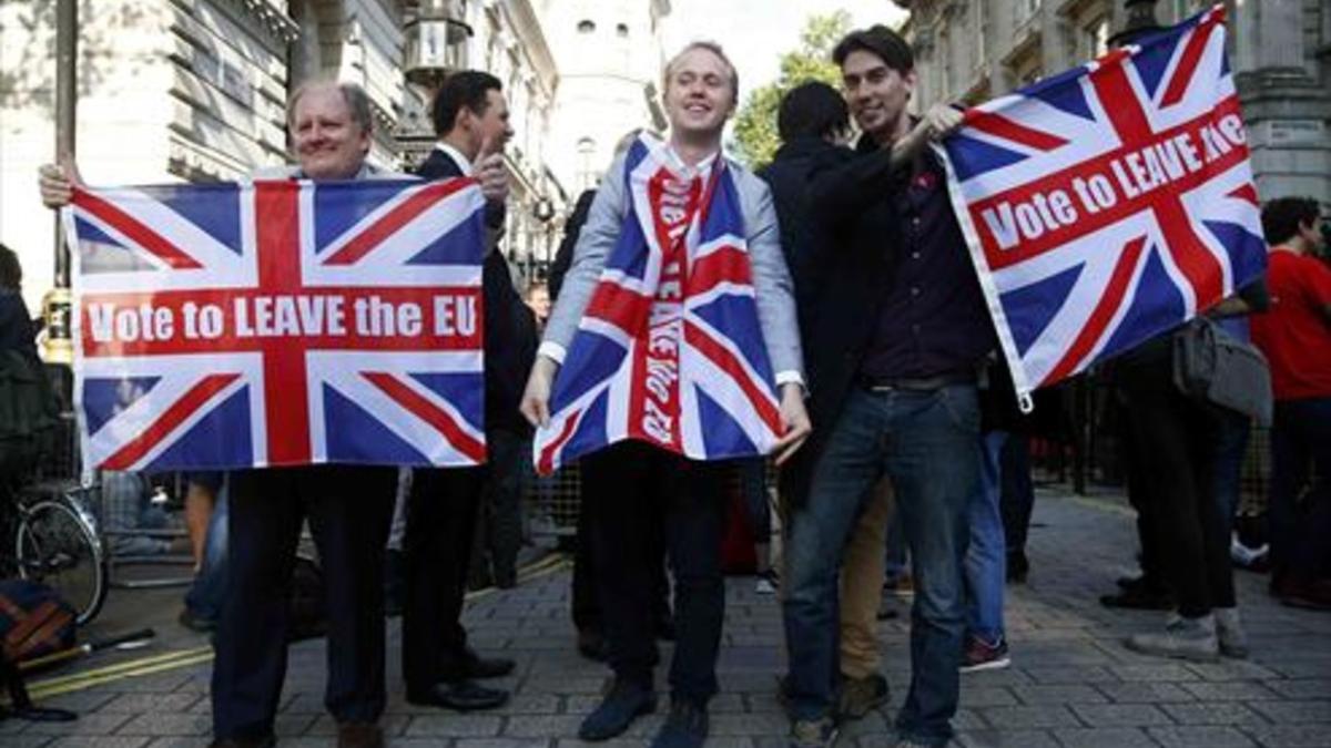 ADIÓS A LA UE  Partidarios del 'brexit', en Londres, el pasado 24 de junio.