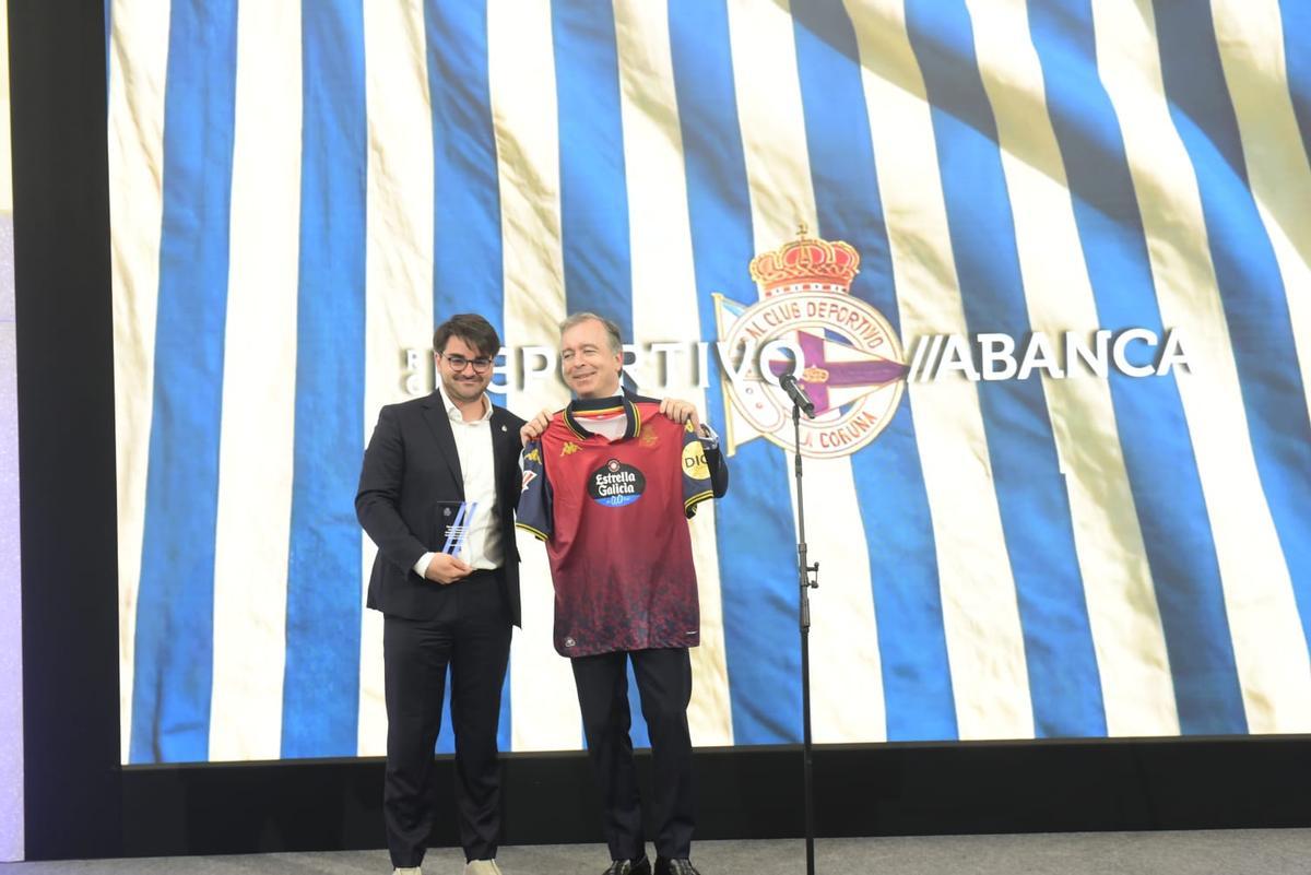 Continúa la celebración del ascenso: recepción en Abanca y fiesta en MEGA