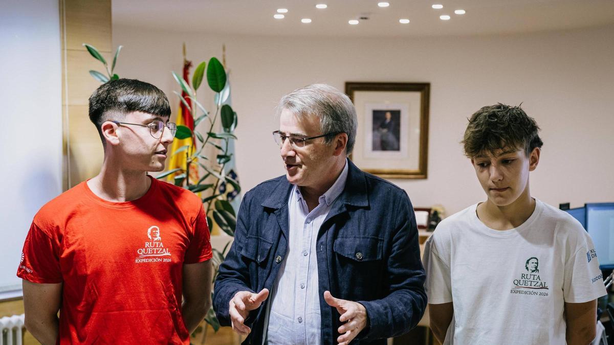 Pablo Sal y Luis Santalices se reunieron este jueves con el delegado de la Xunta en Ourense.