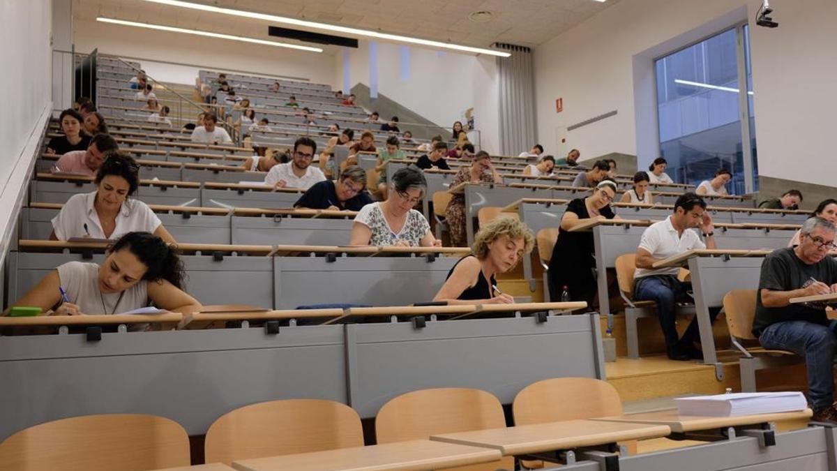Varios aspirantes durante una oposición de Educación, en una imagen de archivo.