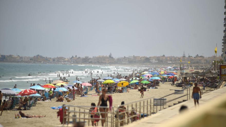 Una de las playas de La Manga, durante la pasada temporada veraniega.