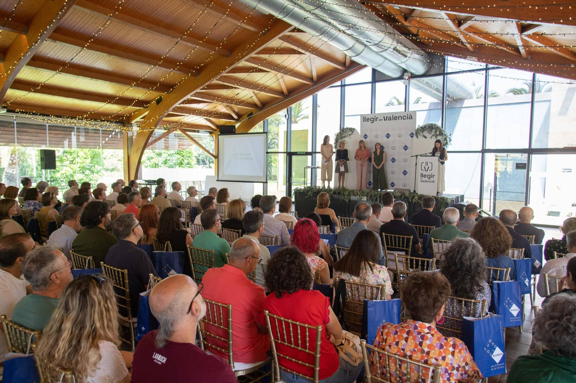 La Fundació Bromera per al Foment de la Lectura presenta la campanya «Llegir en valencià, la memòria de l’aigua» a la Sala Rex d’Alzira