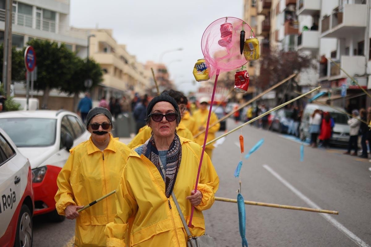 Búscate en las imágenes de la rúa de Carnaval de Ibiza