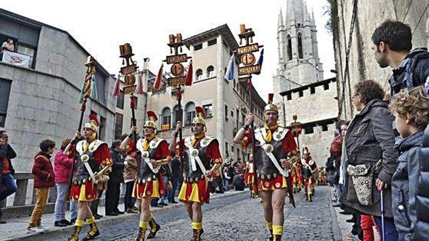 El lliurament del penó dels Manaies de Girona, l&#039;any passat.