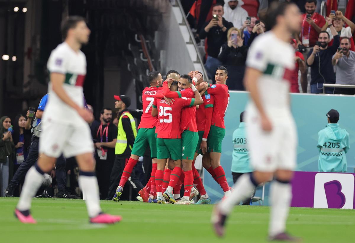 Los jugadores de Marruecos celebran el gol que les mete en semifinales