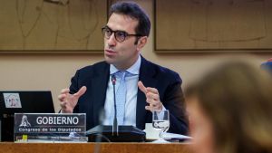 El ministro de Economía, Comercio y Empresa, Carlos Cuerpo, comparece en la Comisión Mixta para la Unión Europea, en el Congreso de los Diputados, a 23 de junio de 2025, en Madrid (España).