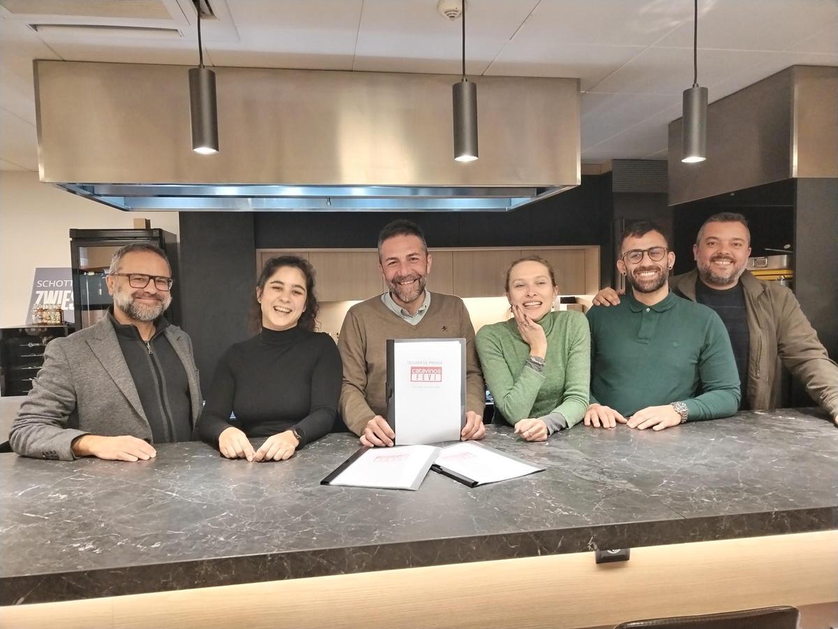 Das Team von Catavinos: (v.li.) Vilislaw Vili, Erica Maganino, Daniel Arias, Camille Leroy, Iacopo Indino, Alfonso Gornes.