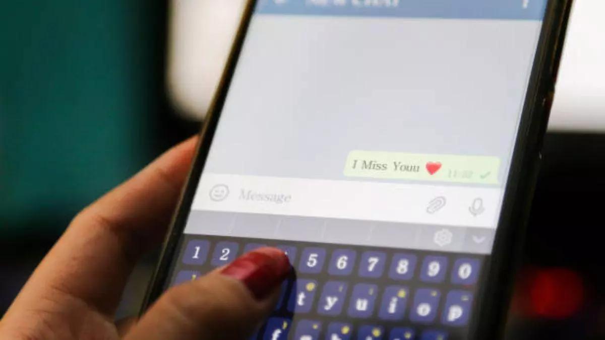 Alertan sobre una nueva y peligrosa estafa por WhatsApp: esta es la función que hay que desactivar para evitarla.