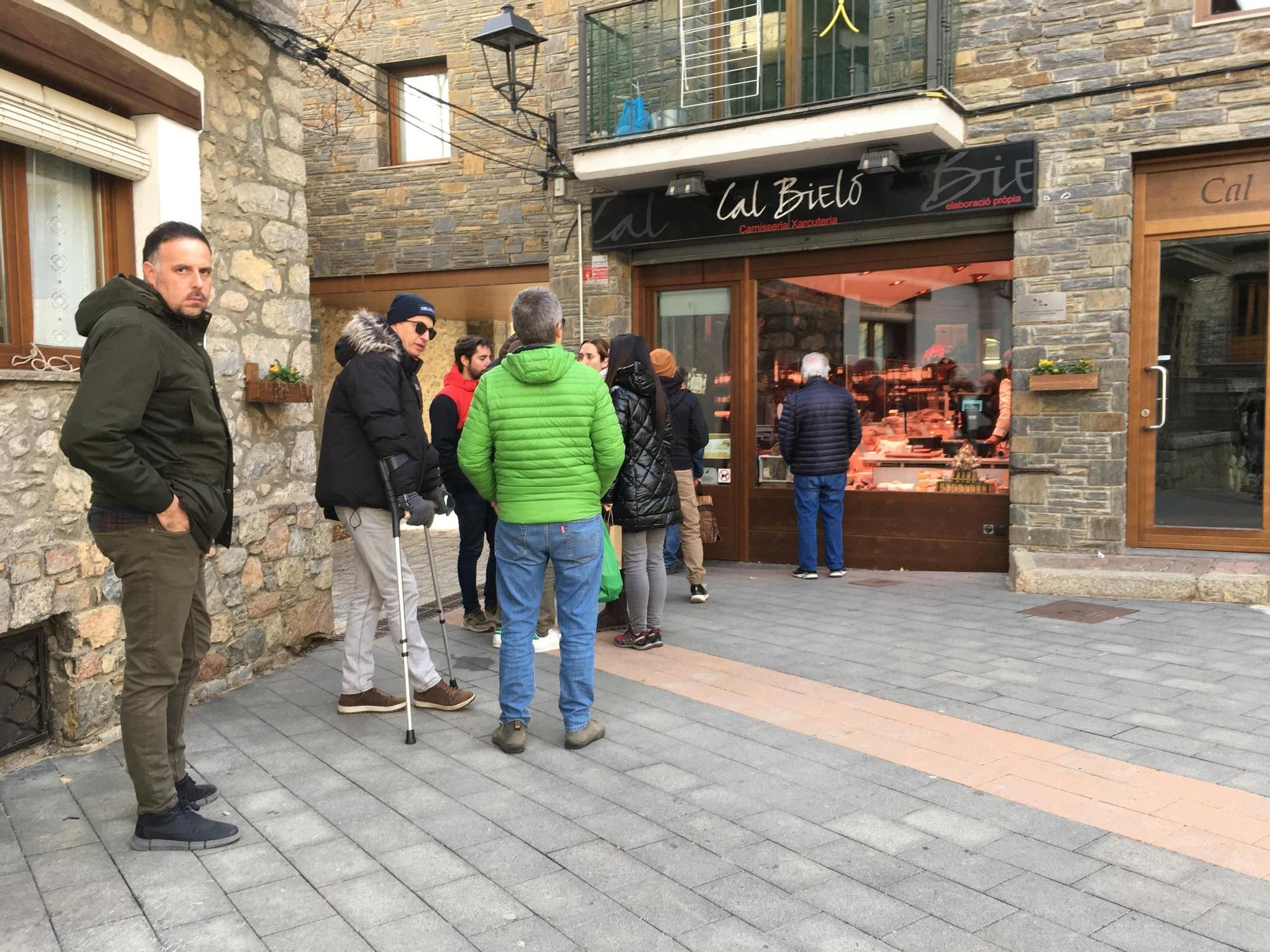 Cues als comerços de la Cerdanya pel pont de la Puríssima